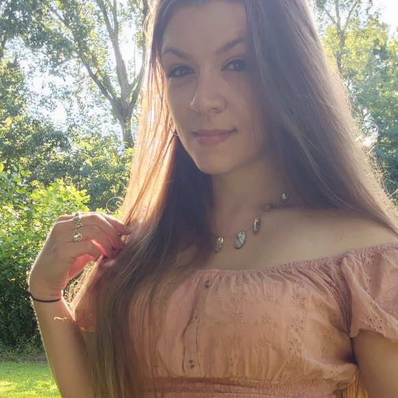 Meet your Posher, Anna - Picture 2 of 2